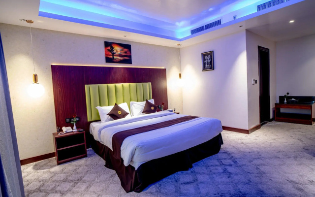 Raha Grand Hotel