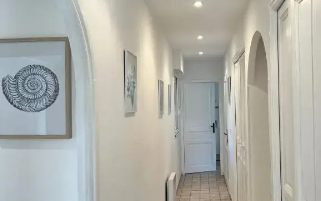 Spacious Family House Near The Sea