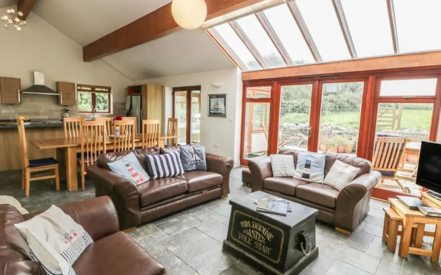 Manaros Cottage