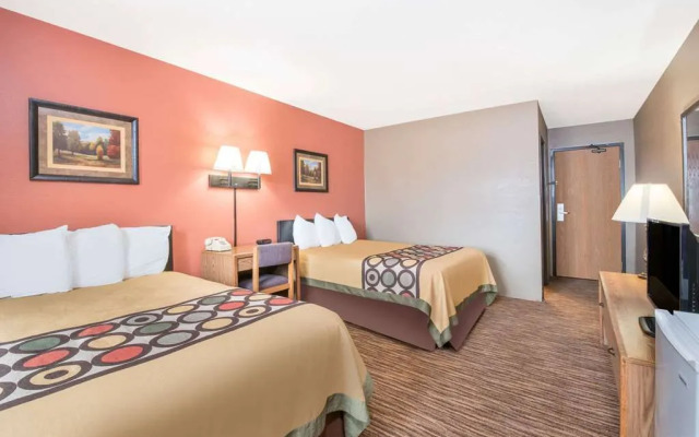 Super 8 by Wyndham Warroad