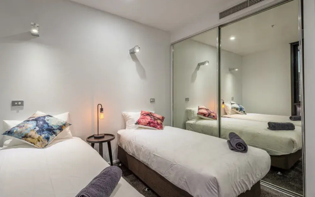 Luxury 3 Bed 2 Bath City Views