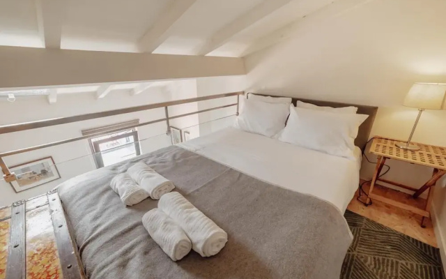 Mezzanine Stylish Apartment T