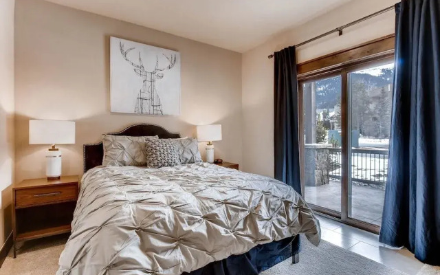 New 3bdr Luxury -fireplace,on-site Parking,kids Ski Free 3 Bedroom Townhouse by RedAwning