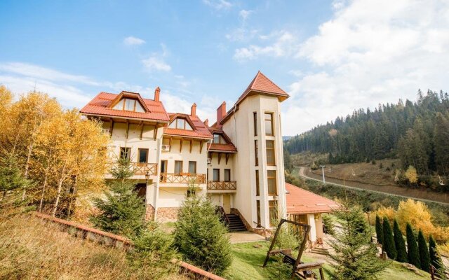 Гостиница Туристический комплекс Захар Беркут вид на фасад
