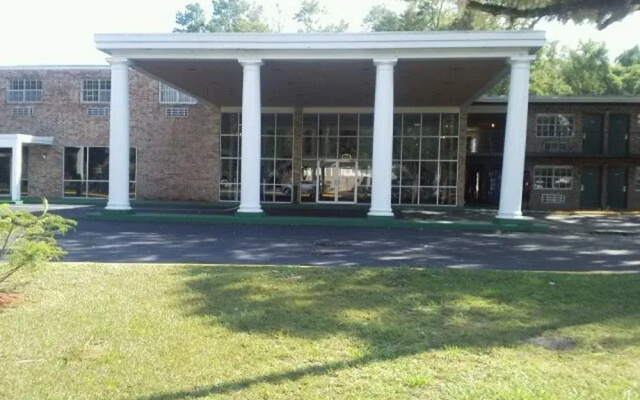 Collegiate Village Inn