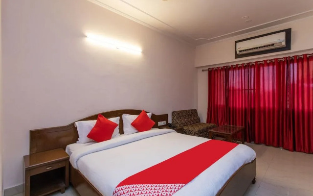 OYO 25042 Vikramaditya Hotel