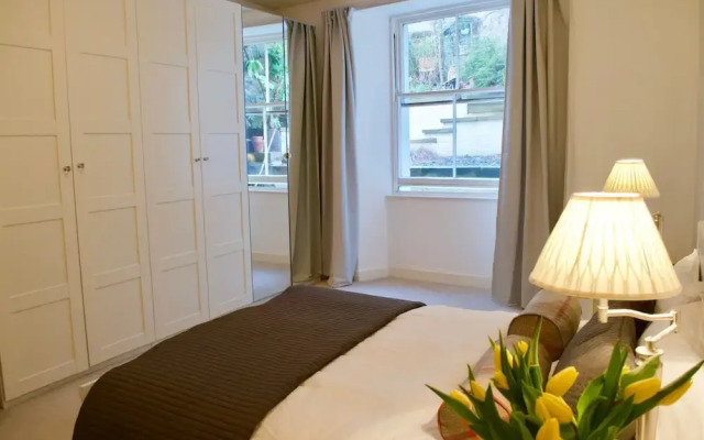2 Bedroom Flat With A Garden In Bruntsfield