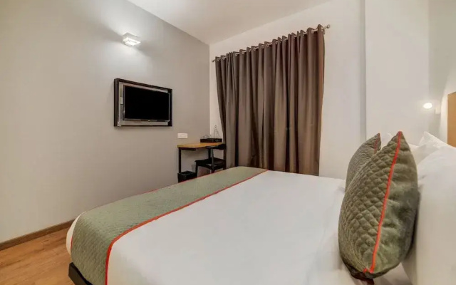 OYO Townhouse 101 Golf Course Road