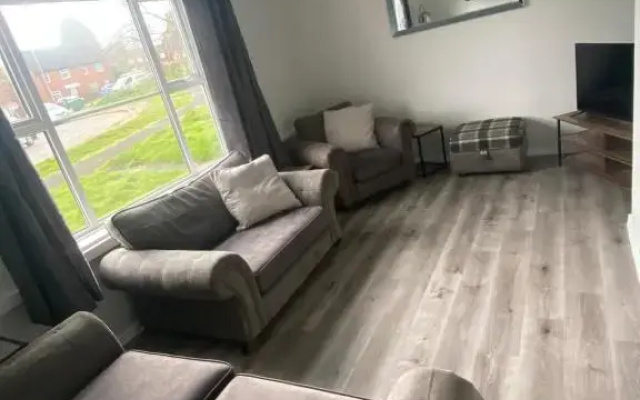 Spacious & Modern 3 Bed House