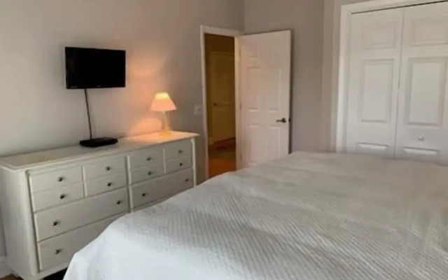 Absolute Bliss Private  4 Bedroom Home by RedAwning