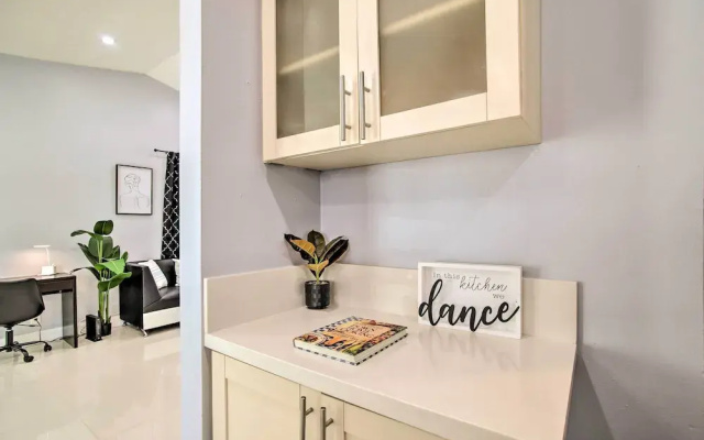 Lovely Lauderhill Retreat < 12 Mi to Beach!