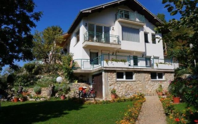 Villa Forest Paradise in Pestani, Macedonia from 65$, photos, reviews - zenhotels.com