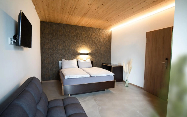Motel Q