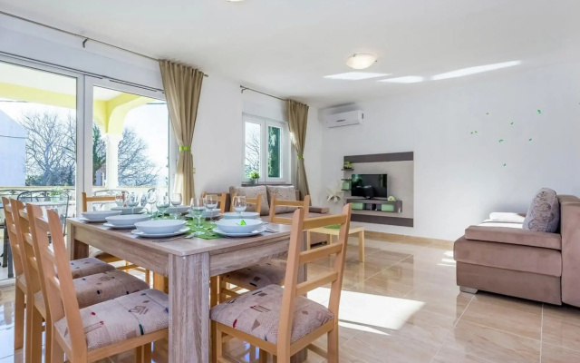 Villa in Croatia Near Beach With Pool