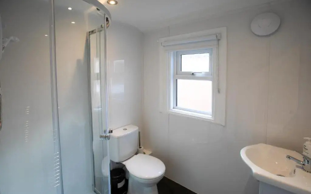Modern Contractor House & Garden & Free Parking