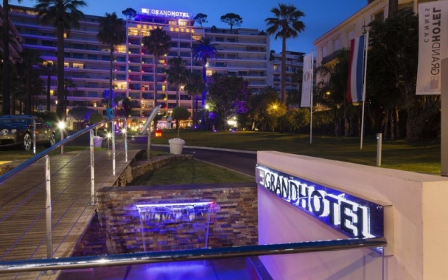 Le Grand Hotel Cannes вид на фасад