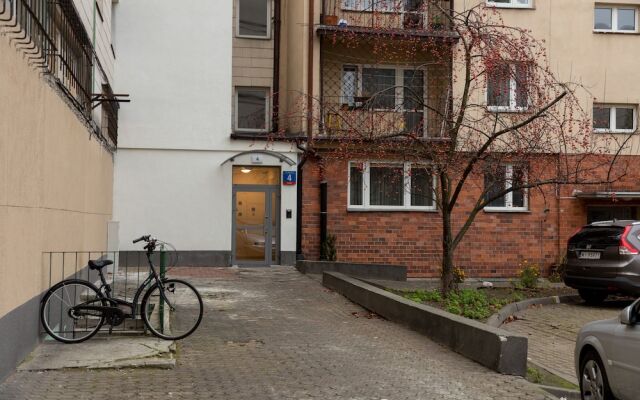 Апартаменты Browarna Guest Apartment Варшава парковка