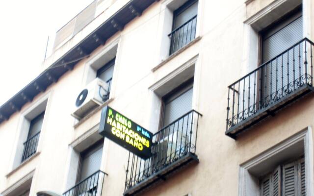 Отель Hostal Chelo Испания, Мадрид - 3 отзыва об отеле, цены и фото номеров - забронировать отель Hostal Chelo онлайн вид на фасад