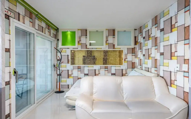 Pohang Pinewave Sea & Spa Pension