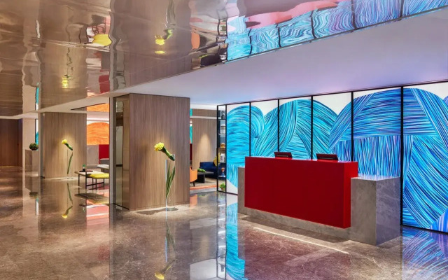 Prince, Marco Polo Hotel