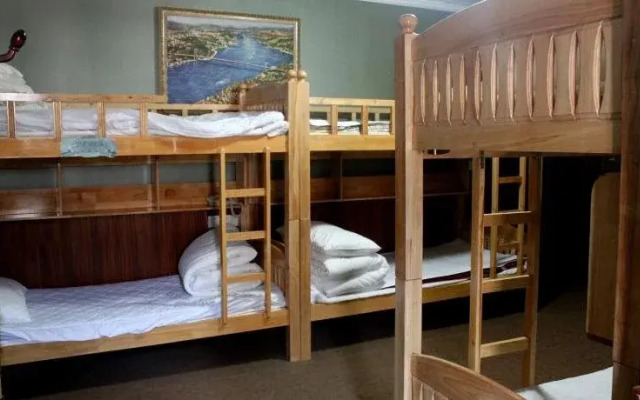 Canal International Youth Hostel