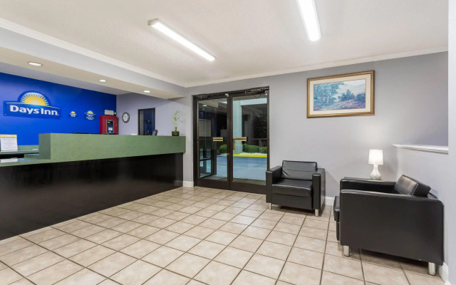Days Inn by Wyndham Lugoff