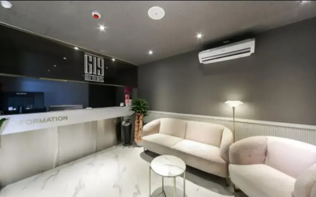 Gray 194 Hotel
