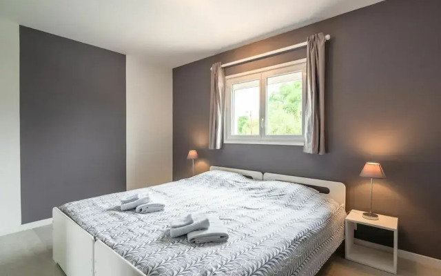 Luxurious Villa in Saint Genies de Fontedit With Heated Pool