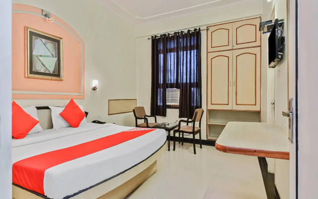 Oyo 33004 Hotel Candy Palace