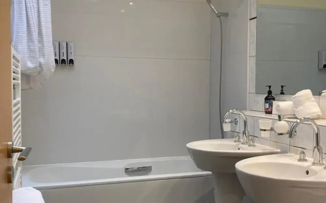 London Luxe Apartment - Central Location