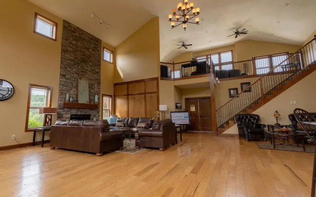 Classy Canyon Retreat - 5 Br Home