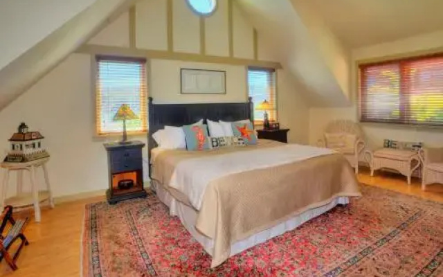The Eagle Harbor Inn