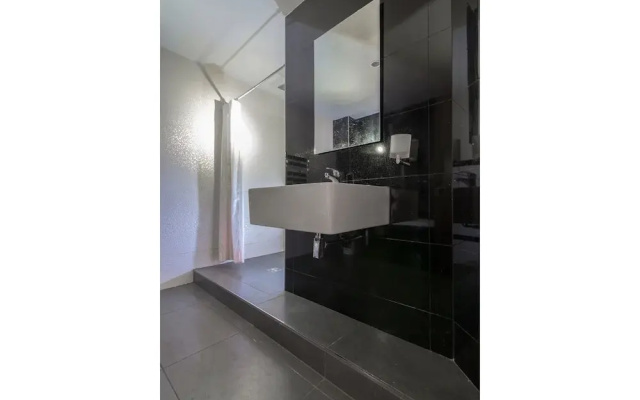 Modern, Spacious 1BR Central Manchester Flat for 2