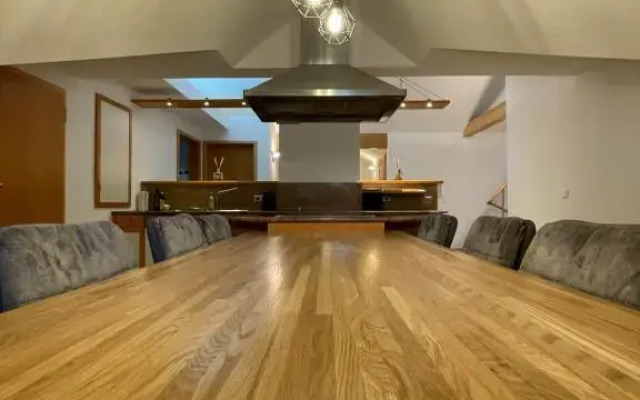 Undertheroof at
