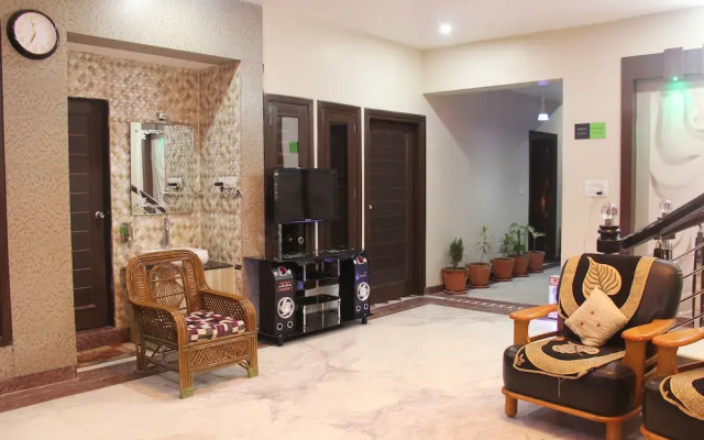 OYO 4096 Hotel Divyanshi