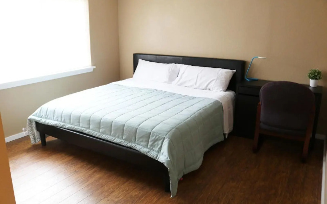 Quiet Clean and Comfortable Room