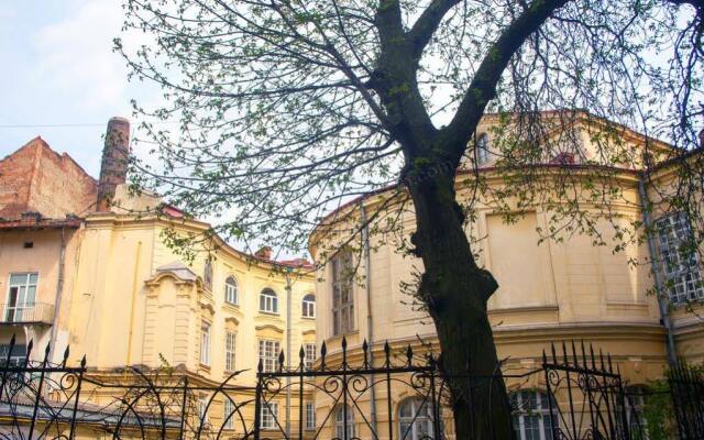 Гостиница Aparthome Opera Theatre Львов вид на фасад