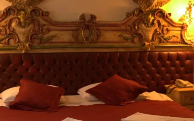 Boutique Apex Hotel