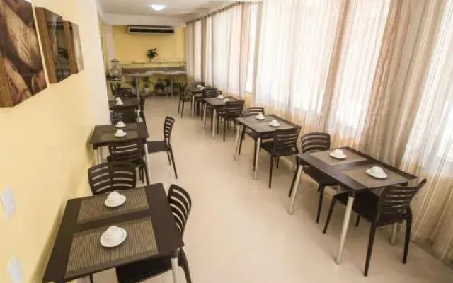 Hotel Equinocios Essential