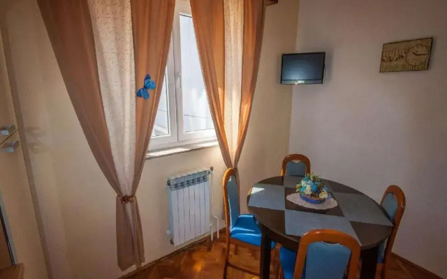 Apartments Amalia - Two Bedroom Apartment With Roofed Terrace
