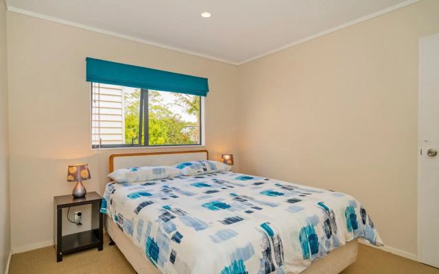 Kowhai Corner - Matarangi Holiday Home