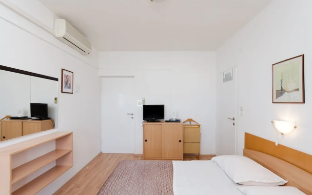 Apartments Near the sea Barbat