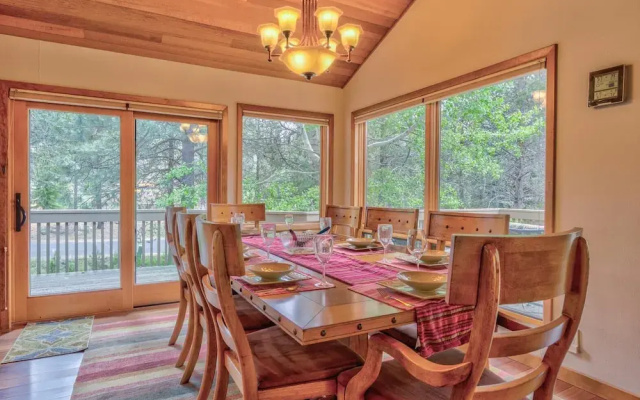 2 Tan Oak-Hot Tub-3BR/2BA
