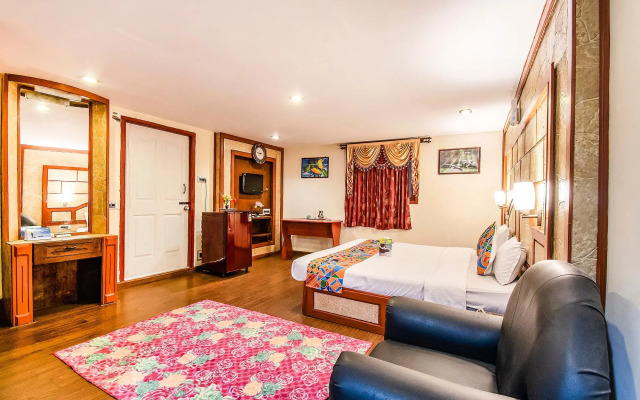 FabHotel Roshan Residency