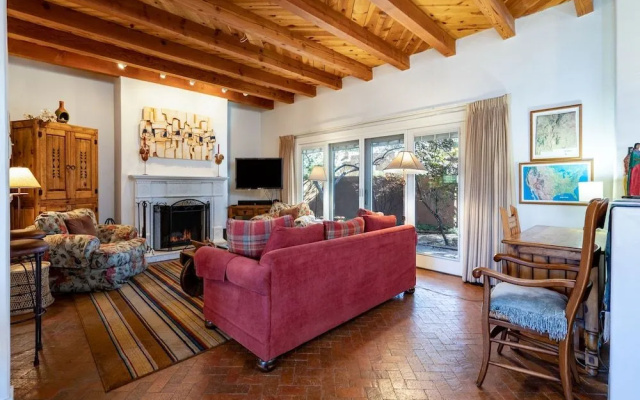 Puertas de Canyon Road by Kokopelli Property Management