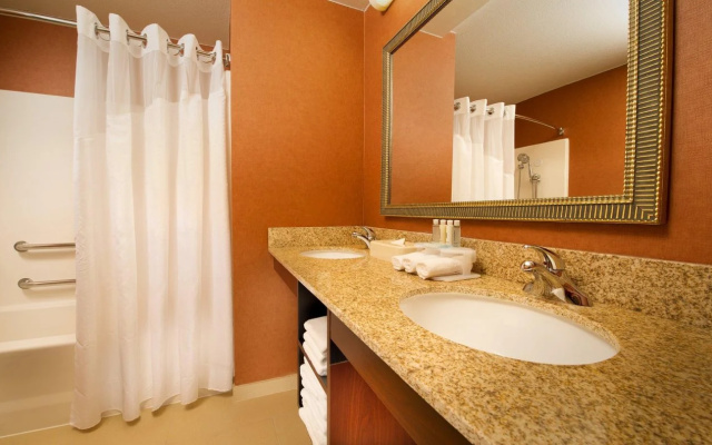 Holiday Inn Express and Suites Manassas by IHG