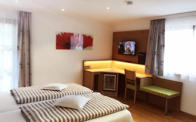 Hotel Am Wiesenhang - Garni