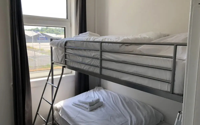 Glasgow Airport Holiday Home