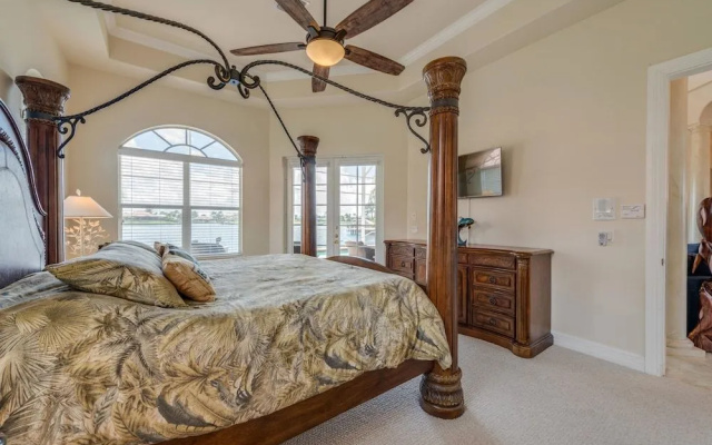 Waterfront Home With Pool, spa and 2nd Floor Balcony