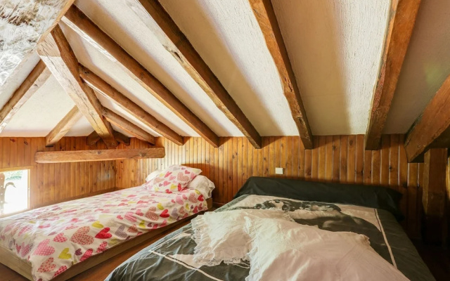 Holiday Home in Laluque with Terrace, Garden And Barbecue